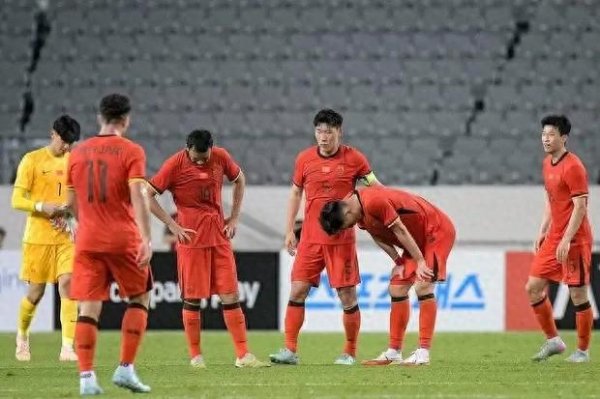 融金汇银 冲1-0首胜，宋凯雨中督战！CCTV5直播国足收官战，利好消息传来