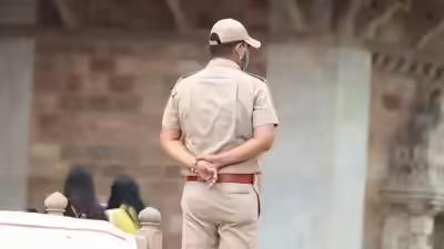 上升浪 印度一窃贼偷走寺庙捐款箱，偷之前还不忘虔诚行礼